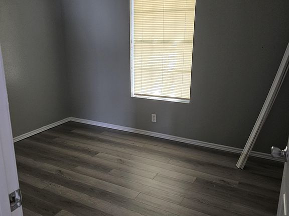 4th image of 306 SE Railroad St #Na