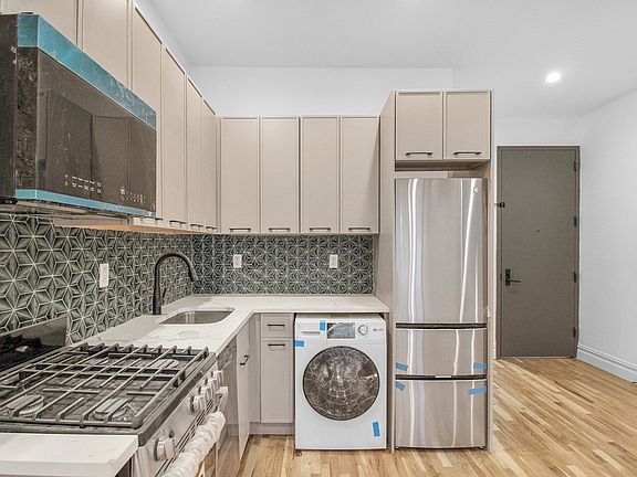 3rd image of 11 Revere Pl #4