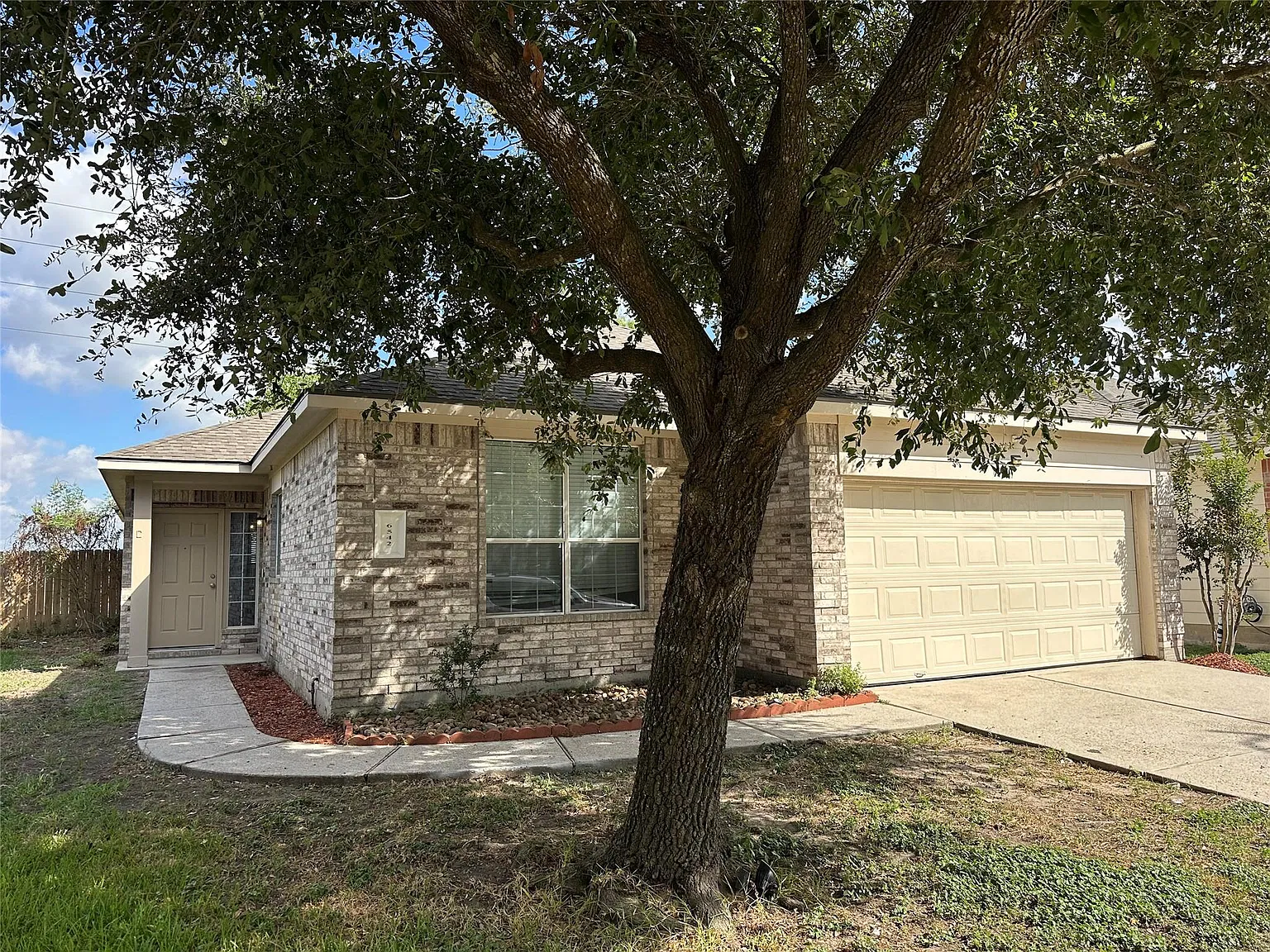 3 bed, 2.0 bath, 1414 sqft, $1,800 — Photo 2