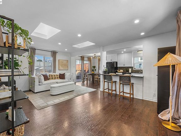 3rd image of 2672 Watson St