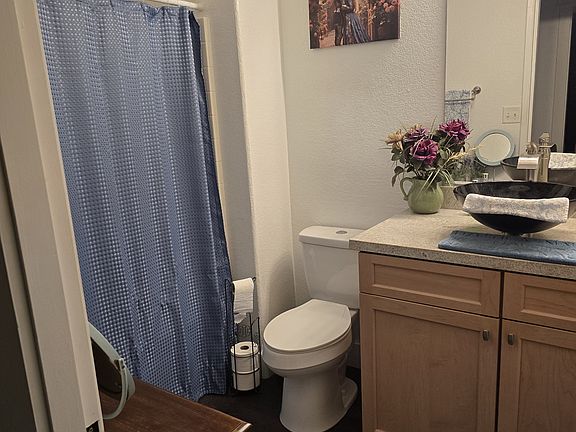 4th image of 28350 Hampshire Dr