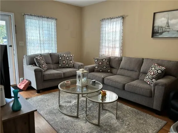 52 Carleton Ave, Islip Terrace, NY 11752