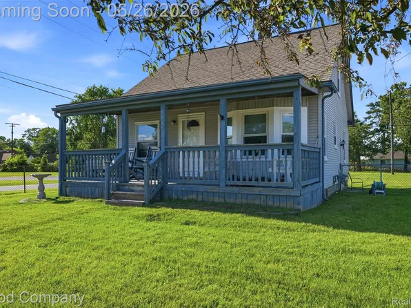 4415 Auburn Rd, Shelby Township, MI 48317