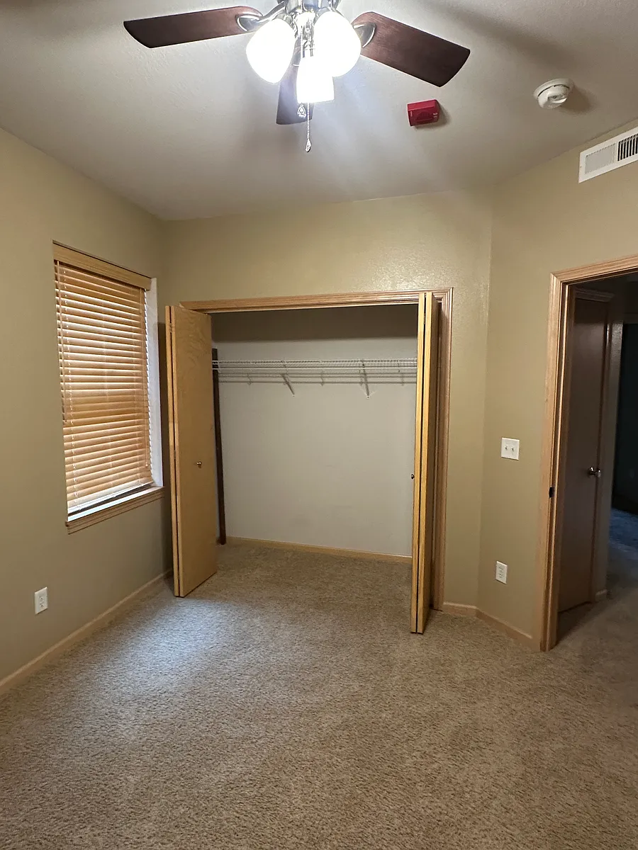 Building Photo - 1092 Walnut Ave #210