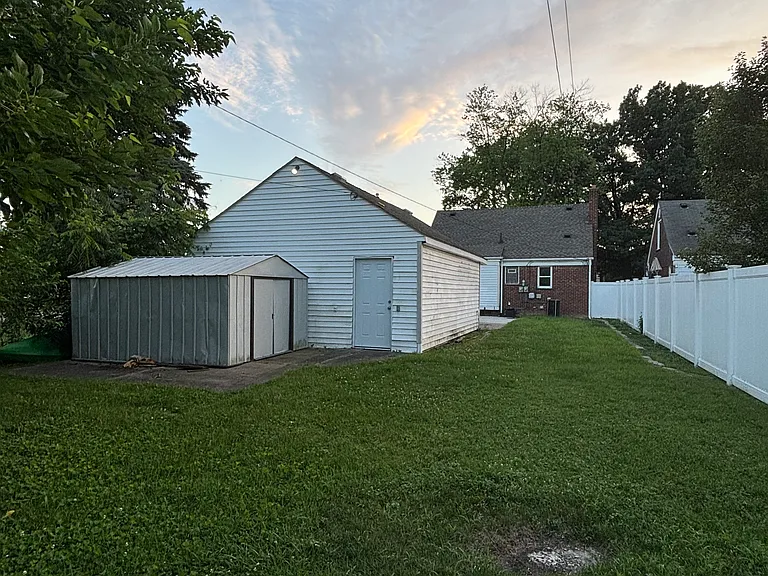 9725 Ruth Ave — Photo 7