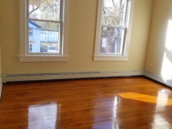 3rd image of 47 Greenwood St