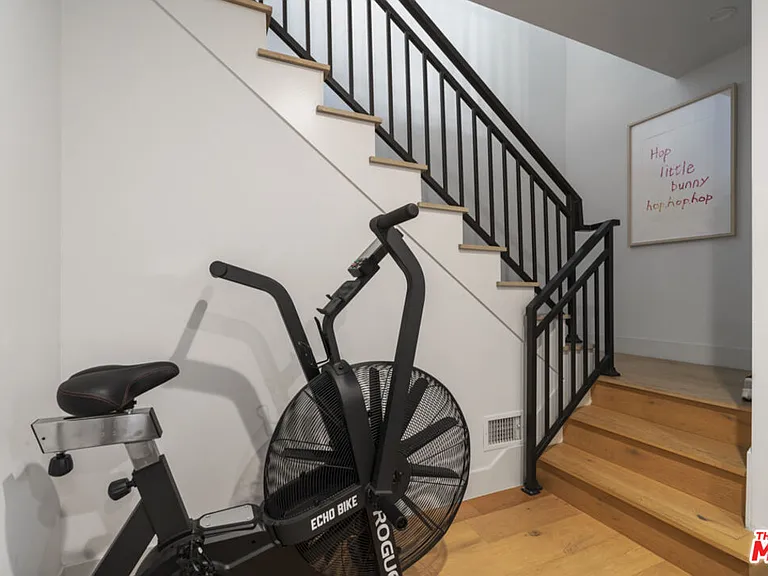 738 Parkman Ave — Photo 5