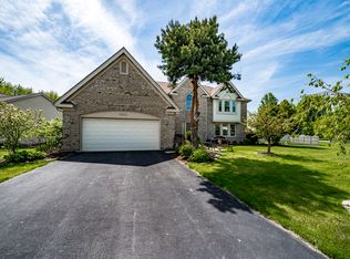 1000 E Amberwood Cir, Naperville, IL