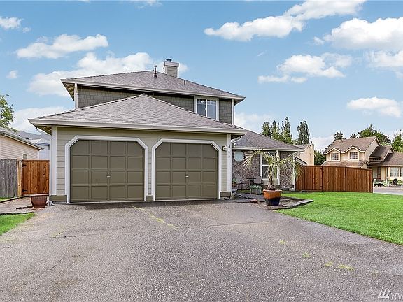 2 car garage & plenty of driveway parking!