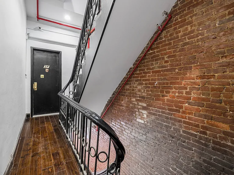 163 W 71st St #3R — Photo 11