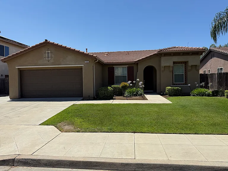7435 E Fedora Ave — Photo 1