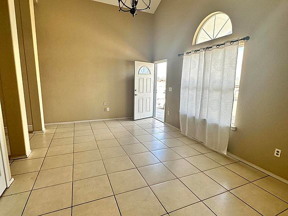 3rd image of 608 Orchid Dr