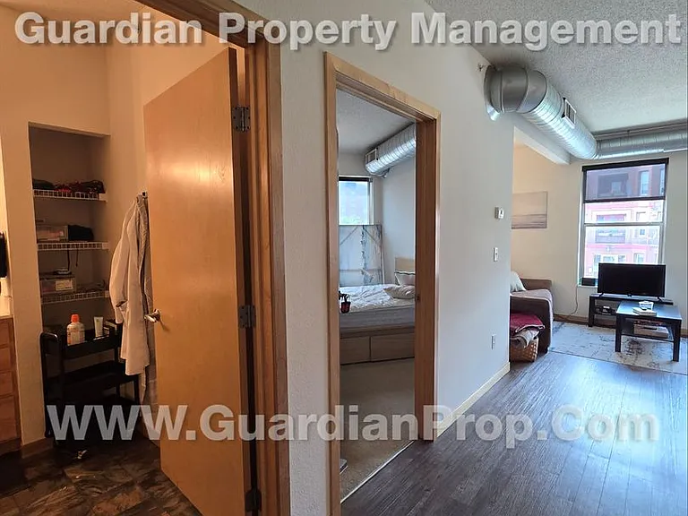811 4th St SE #214 — Photo 5