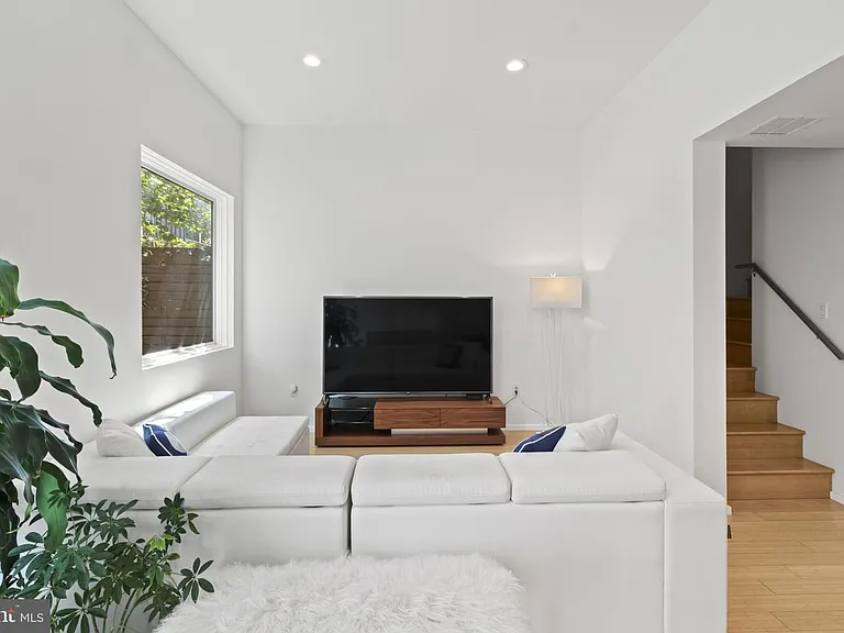 1123 N 3rd St — Photo 12