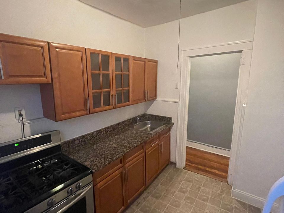 1st image of 9117 172nd St #2B