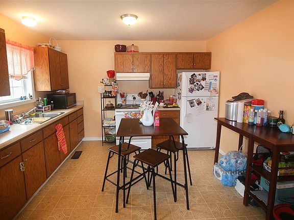 4th image of 302 Mercer St