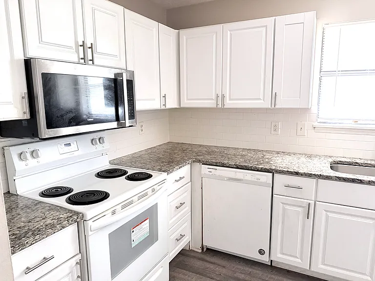170 Vaughn Rd — Photo 8