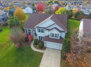 622 Lake Ridge Dr, South Elgin, IL 60177