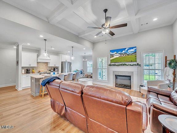 3rd image of 119 Field View Ln