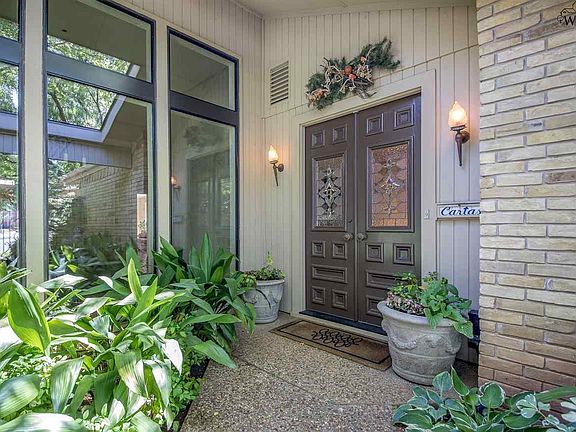 3rd image of 2510 Beefeater Dr