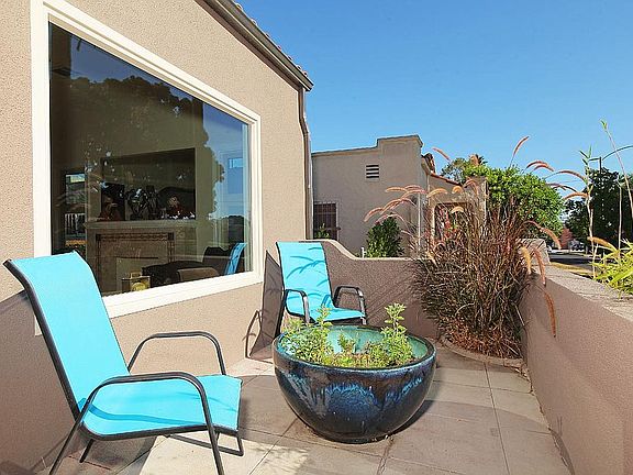 5th image of 740 N Curson Ave