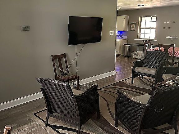 5th image of 229 Churchill Dr