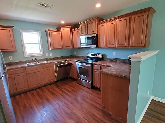 5th image of 69 Fuller Cir