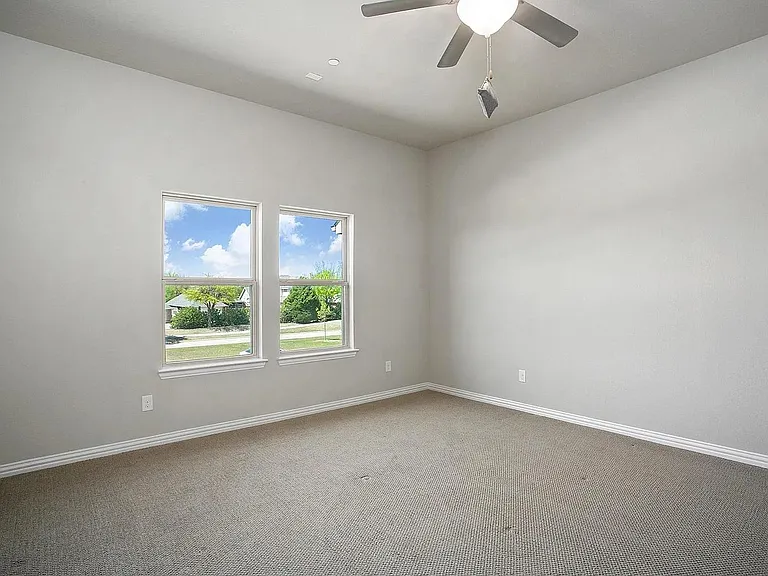 5529 Liberty Dr — Photo 14