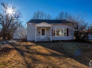 4301 SW Stratford Rd, Topeka, KS 66604