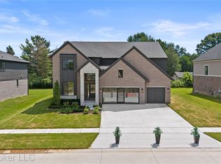 35837 Windridge Dr, New Baltimore, MI 48047