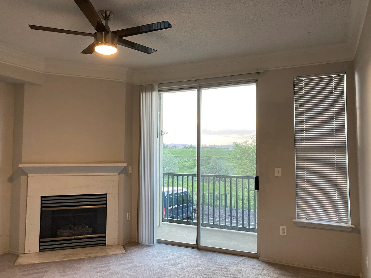 Livingroom with balcony - 2085 Eagle Ave #13