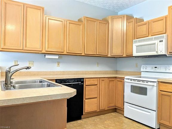 3rd image of 969 Madison Ave