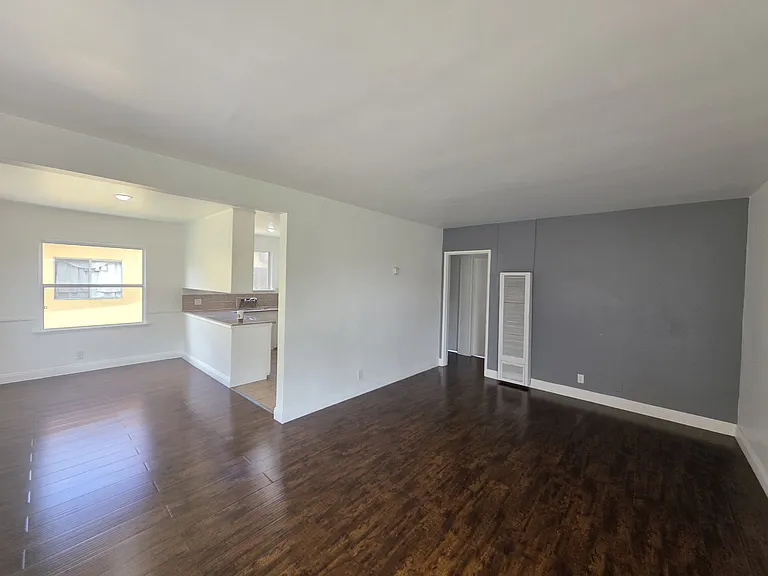 8706 Parthenia Pl #8 — Photo 8