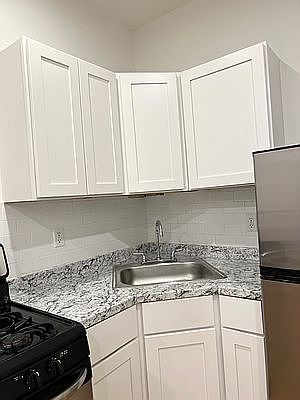 4th image of 394 Manhattan Ave #3B