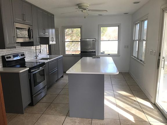 5th image of 121 Country Club Dr