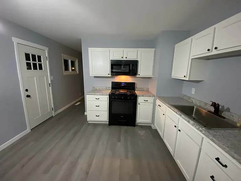 731 Worcester Ave — Photo 14