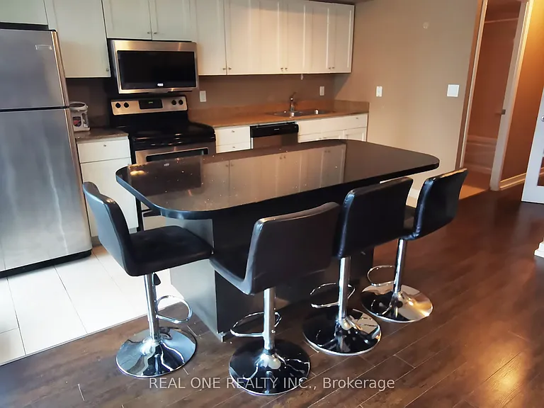 81 Navy Wharf Ct #810 — Photo 21