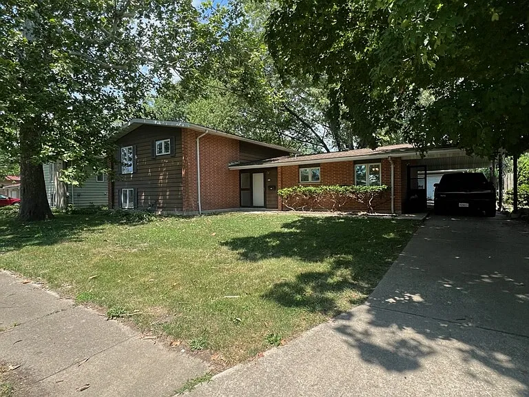 305 Naples Dr — Photo 2