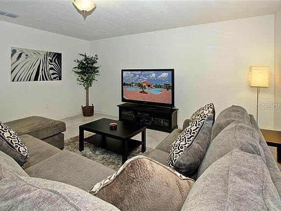 2nd image of 4747 Blue Diamond St