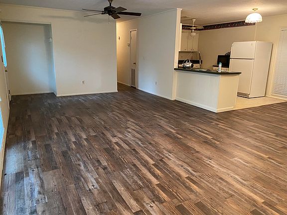 5th image of 208 Shady Oak Dr