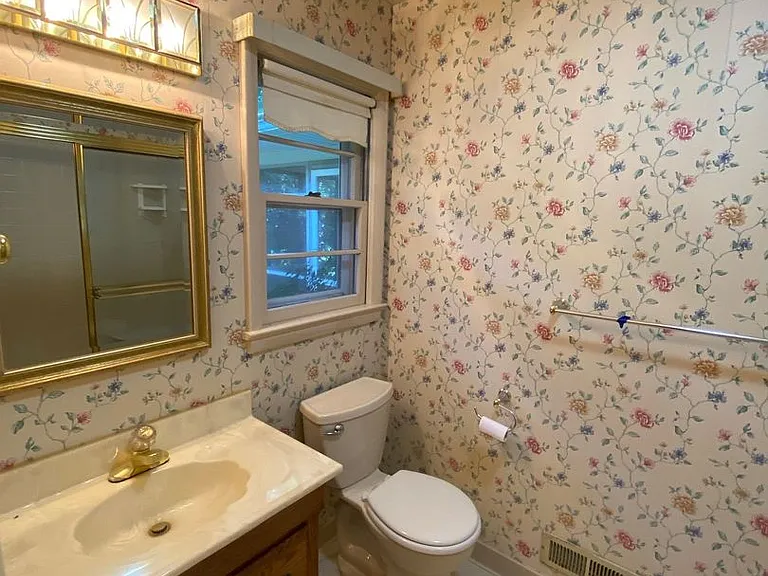 2648 S Kings Rd — Photo 13