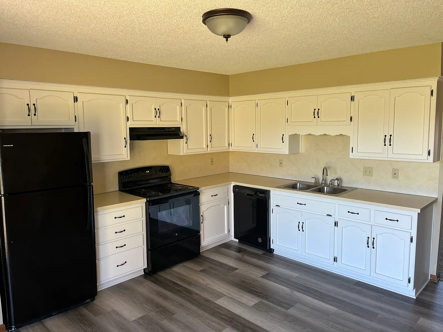2 bed, 1095 sqft, $1,425 — Photo 2
