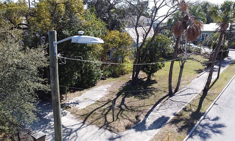 1st image of 1302 E 15th Ave