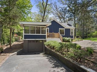423 Oakland Dr, Michiana Shores, IN 46360