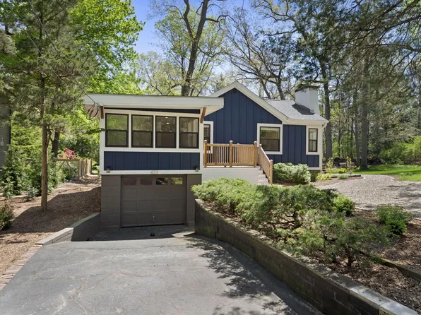 423 Oakland Dr, Michiana Shores, IN 46360
