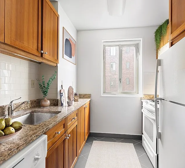628 E 20th St #9G — Photo 4