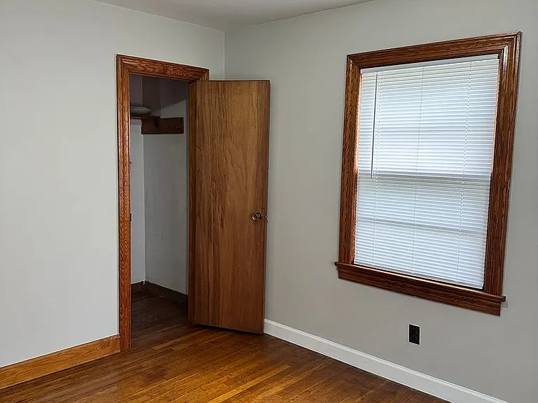 144 N Fairview Cir — Photo 18