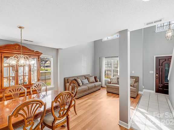 4th image of 7633 Shiny Meadow Ln