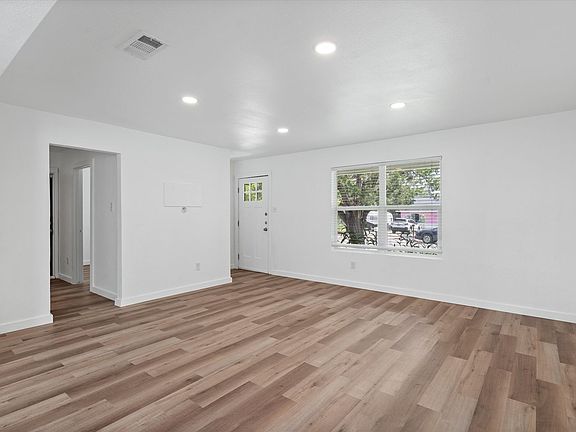 4th image of 3307 Oak Aly