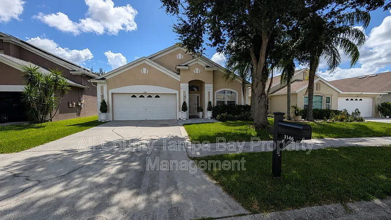 4 bed, 2.0 bath, 1940 sqft, $2,000 — Photo 1